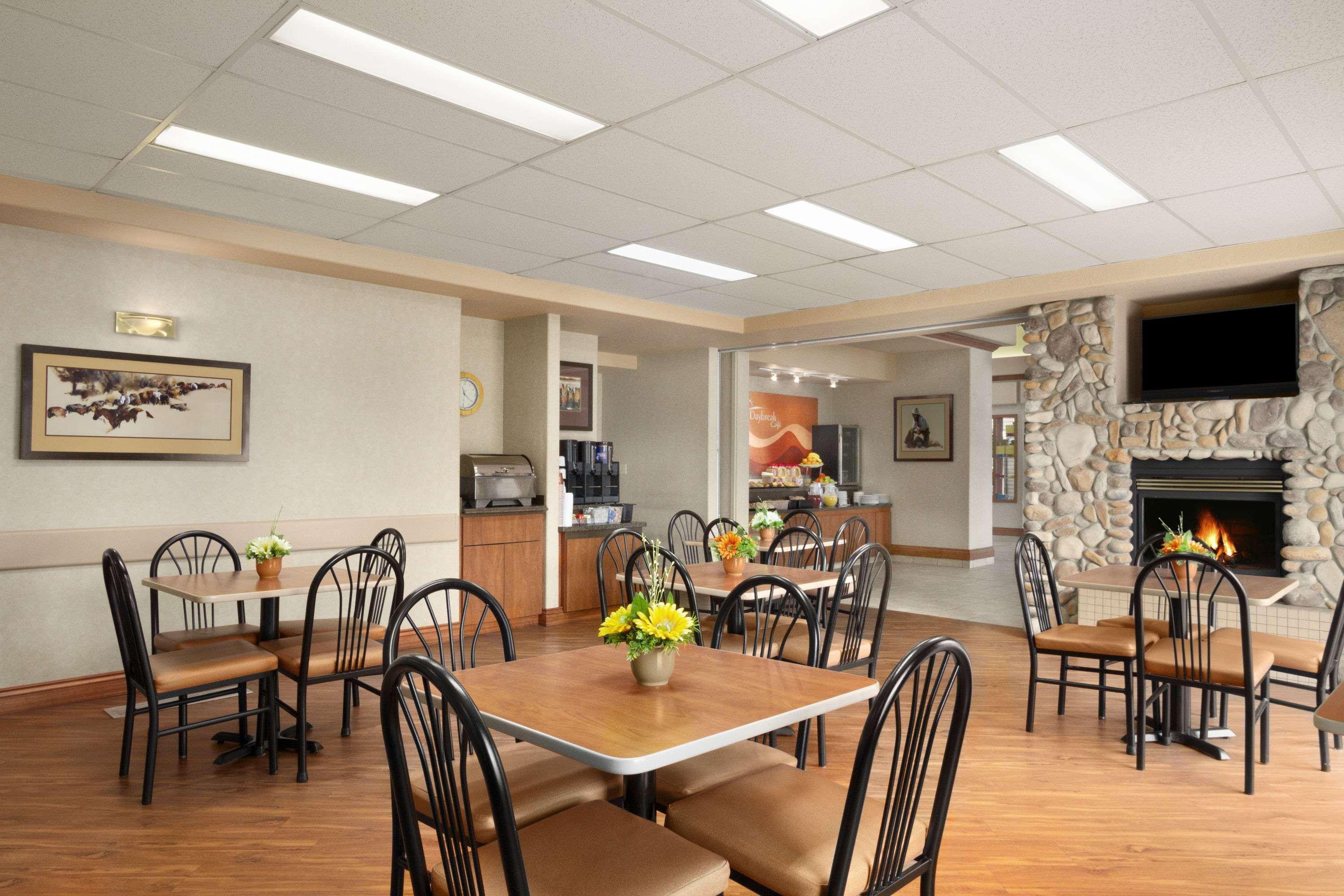 Days Inn By Wyndham Red Deer Exteriör bild